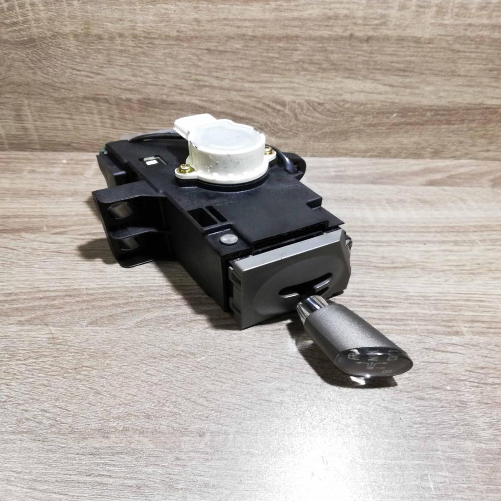 Toyota Prius   Gear selector Toyota Prius (XW20)