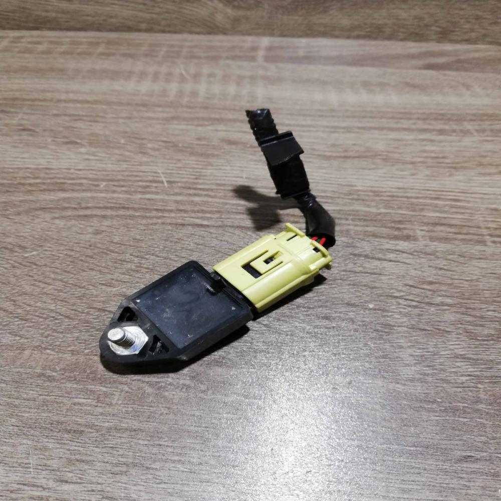 89831 05010   Airbag deployment crash/impact sensor Toyota Avensis T250