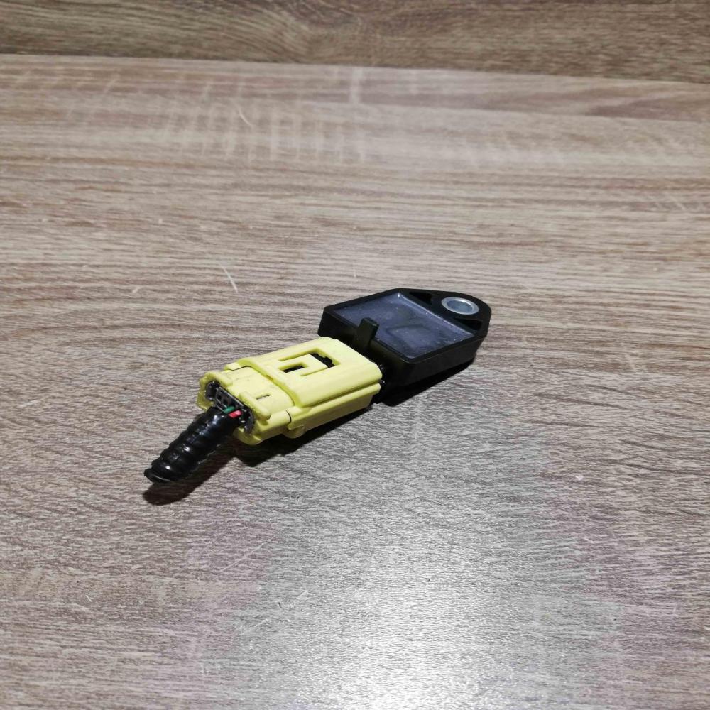 89831 0W010   Airbag deployment crash/impact sensor Toyota Corolla Verso AR10