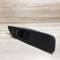 74231 02540   Electric window control switch Toyota Auris 150