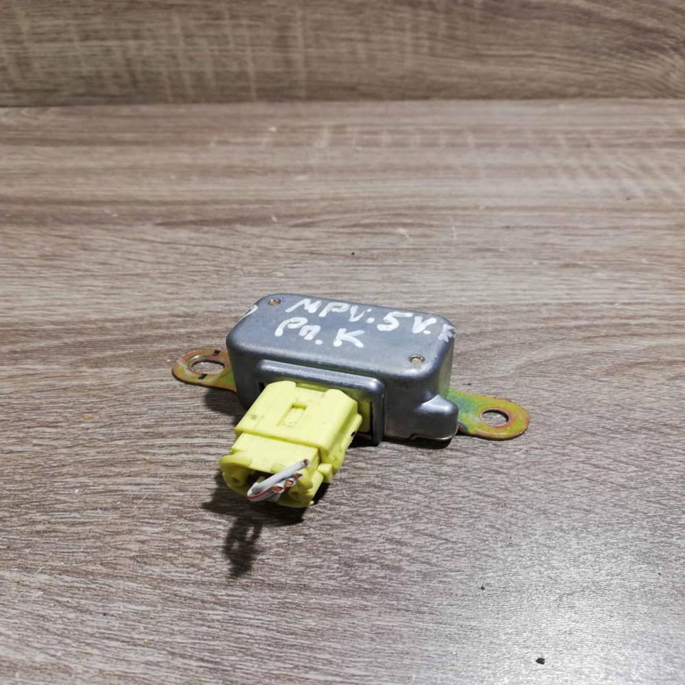 lc6257kc0b 2j09a  Airbag deployment crash/impact sensor Mazda MPV