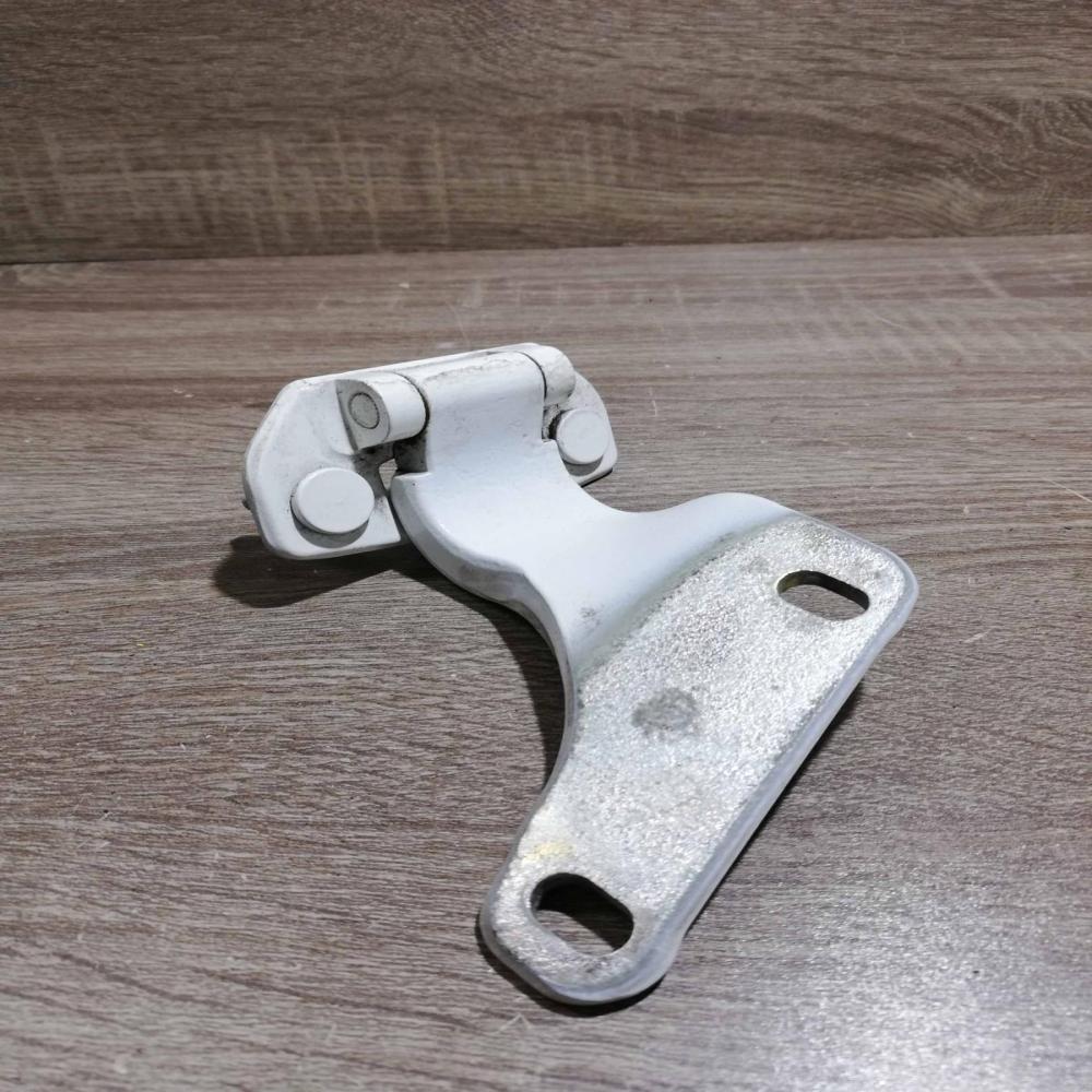 a1647400337   Tailgate/trunk/boot hinge Mercedes-Benz ML W164