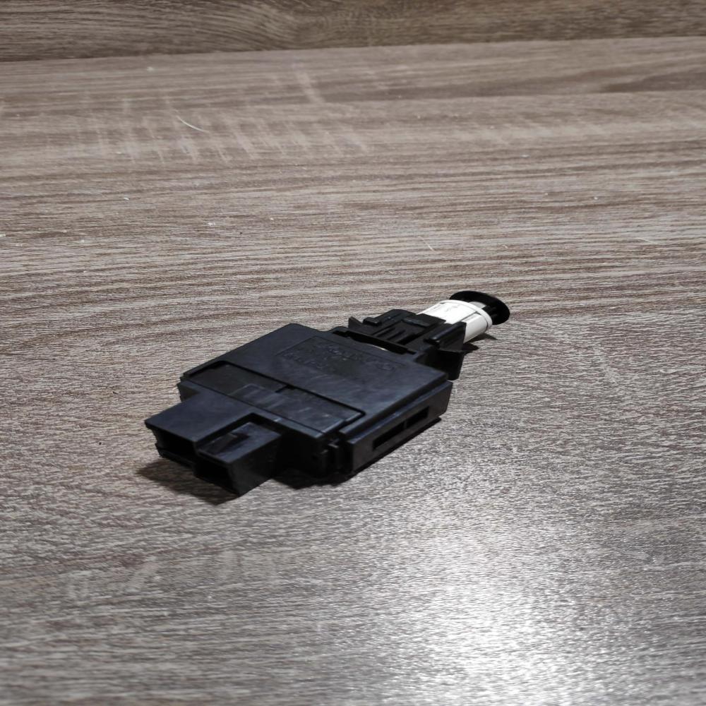 9128577   Brake pedal sensor switch Volvo S40, V40