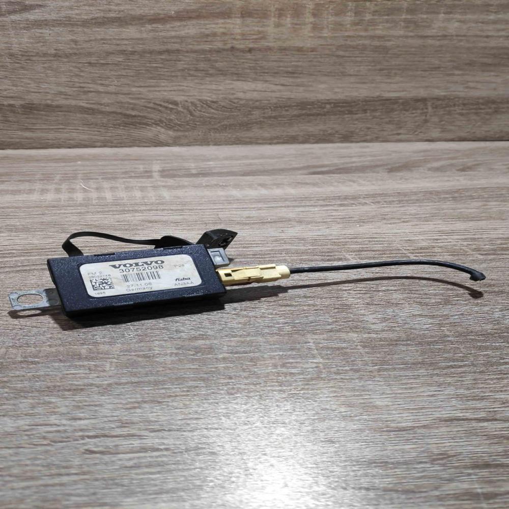 30752098   Aerial antenna amplifier Volvo XC90