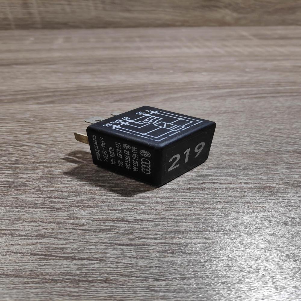 443951253aa 899574000 219 Other relay Audi A6 S6 C5 4B