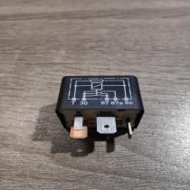 443951253aa 899574000 219 Other relay Audi A6 S6 C5 4B