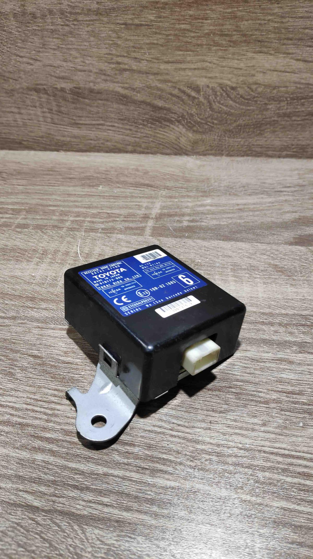 89741 47100   Door control unit/module Toyota Prius (XW20)