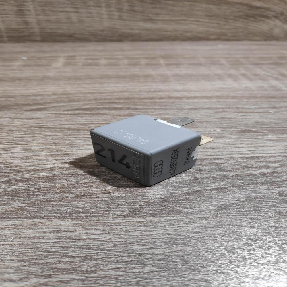 443951253k  214 Other relay Audi A4 S4 B5 8D