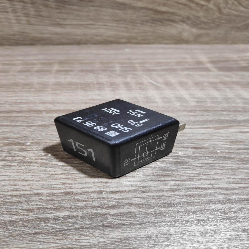 191945383  151 Other relay Audi 100 S4 C4
