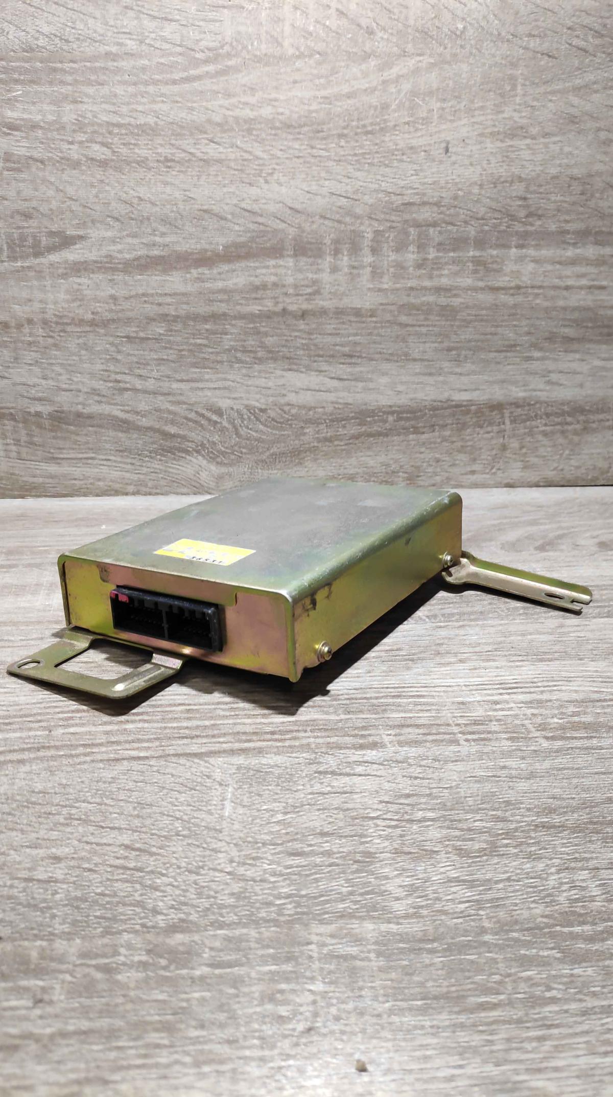 rfh5 18 701 407901 3670  Engine control unit/module ECU Mazda 626