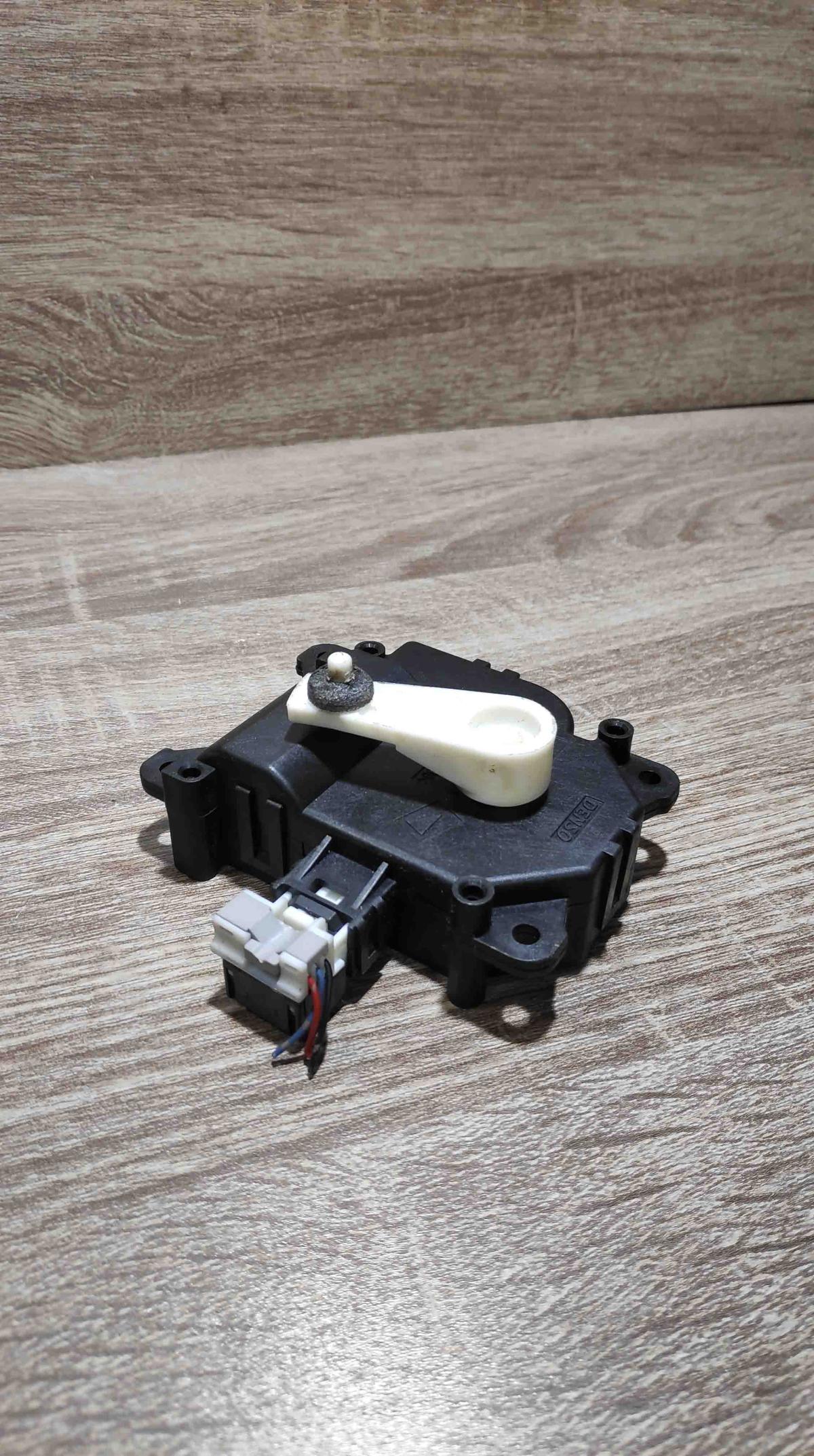 113800 2810pls   Air flap motor/actuator Toyota Verso-S