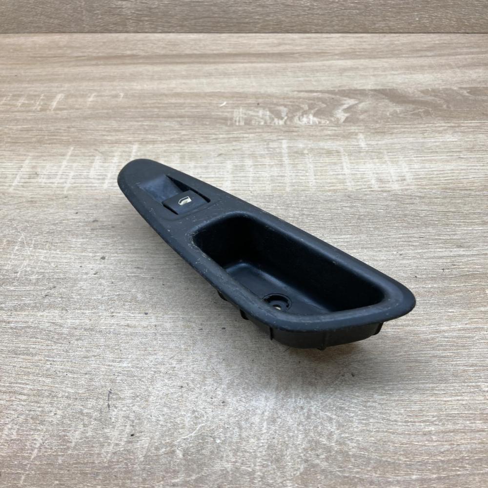 96573850XT   Electric window control switch Peugeot 308