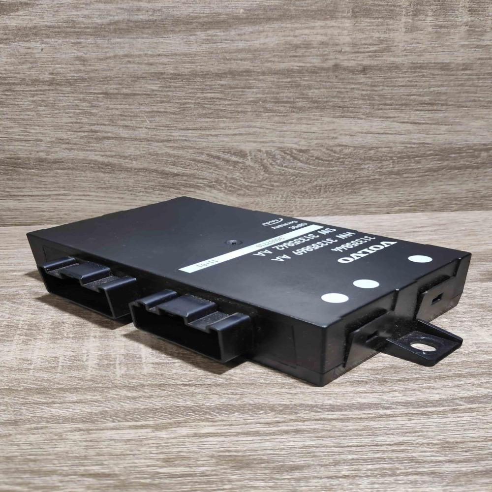 31335844 31335869aa  Tailgate/trunk control unit/module Volvo V70