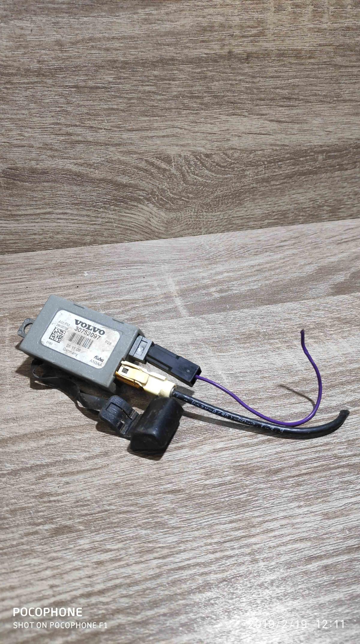 30752097   Aerial antenna amplifier Volvo XC90