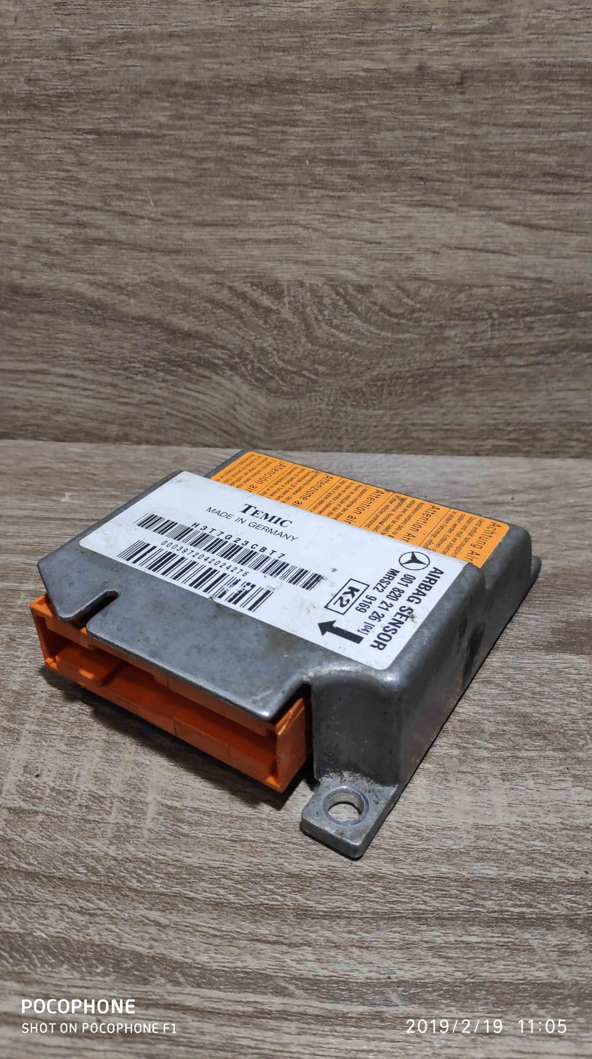 0018202126   Airbag control unit/module Mercedes-Benz 190 W201