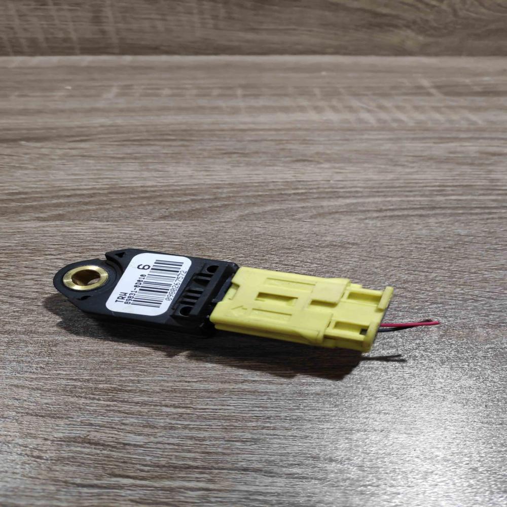 89831 0d010   Airbag deployment crash/impact sensor Toyota Yaris