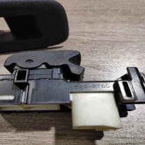 829 2t6d   Electric window control switch Toyota Yaris