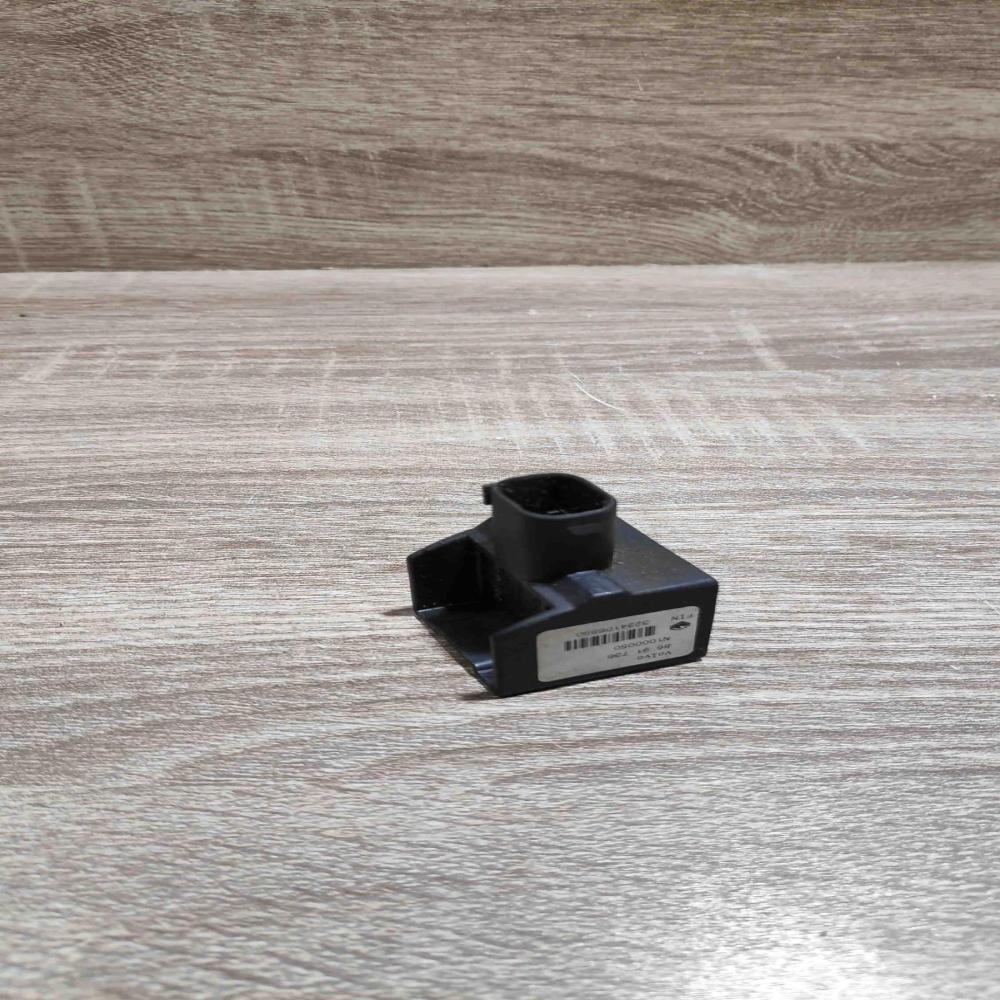 8691735 04vv472  Airbag deployment crash/impact sensor Volvo V70