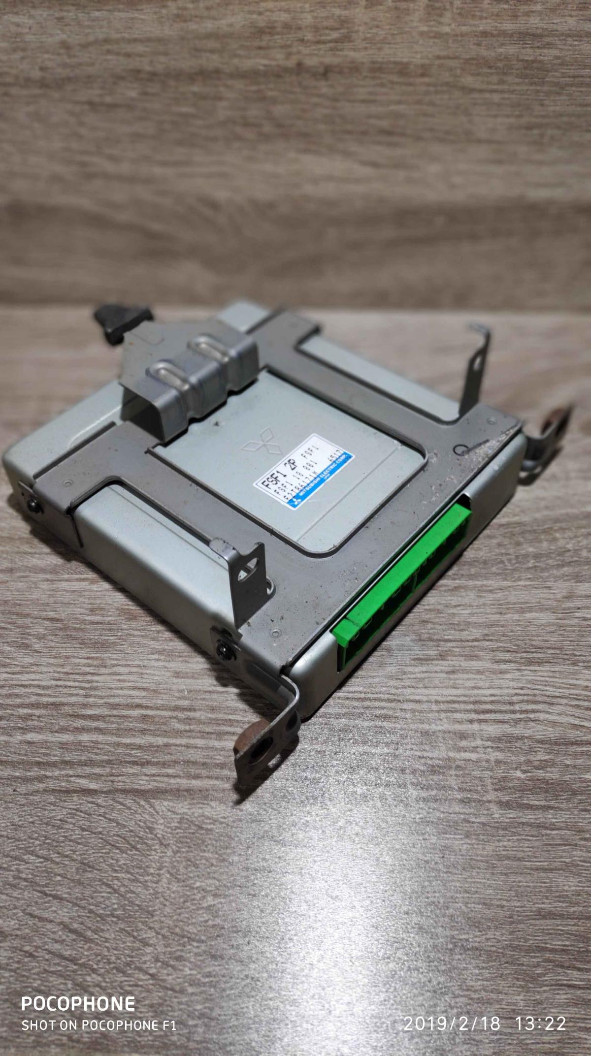 fsf1 18 881 e2t86171m  Engine control unit/module ECU Mazda 626