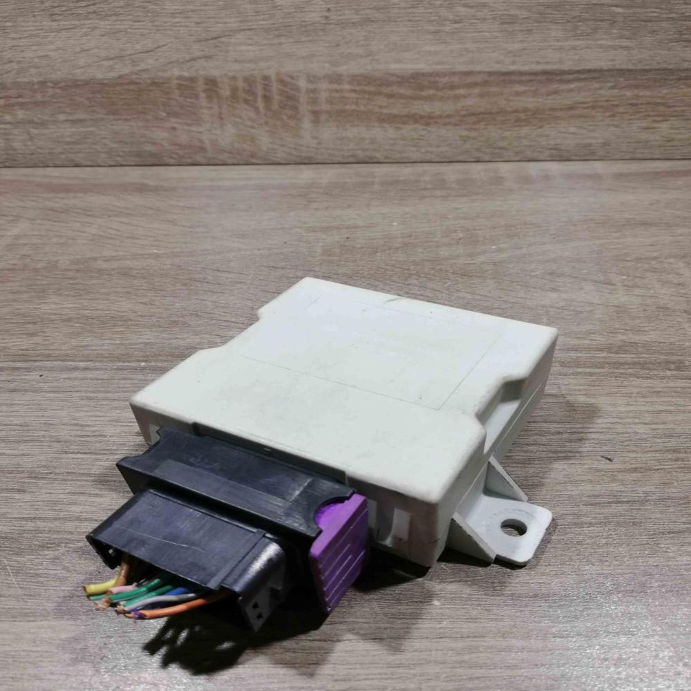 150 696   Window wiper relay Toyota Avensis T250