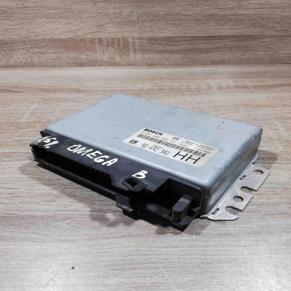90492382 0261203588  Engine control unit/module ECU Opel Omega B1