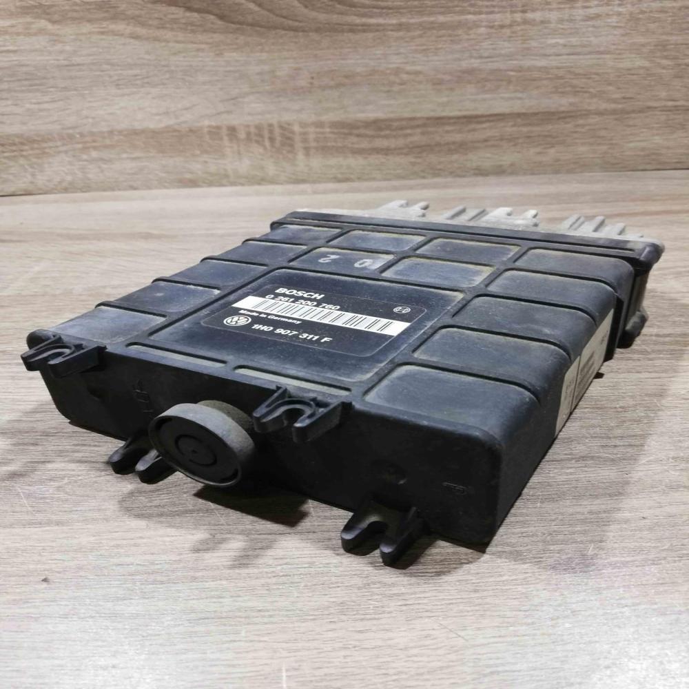 1h0907311f 0261200760  Engine control unit/module ECU Volkswagen Golf III