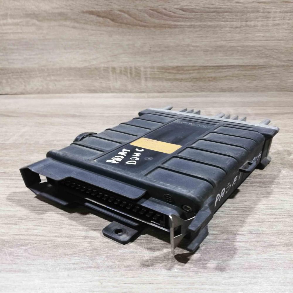 893907404m 0261200234  Engine control unit/module ECU Volkswagen PASSAT B3