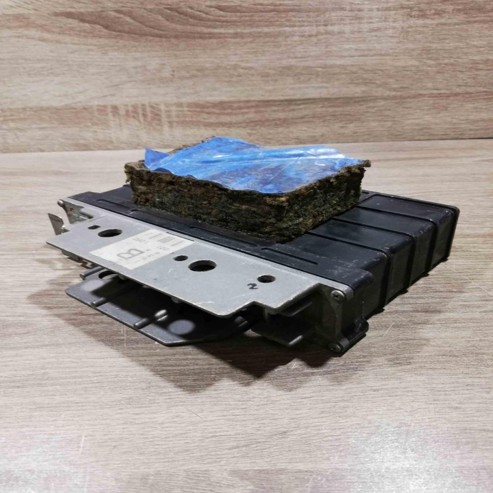 1636b 0011292  Engine control unit/module ECU Volkswagen Golf III