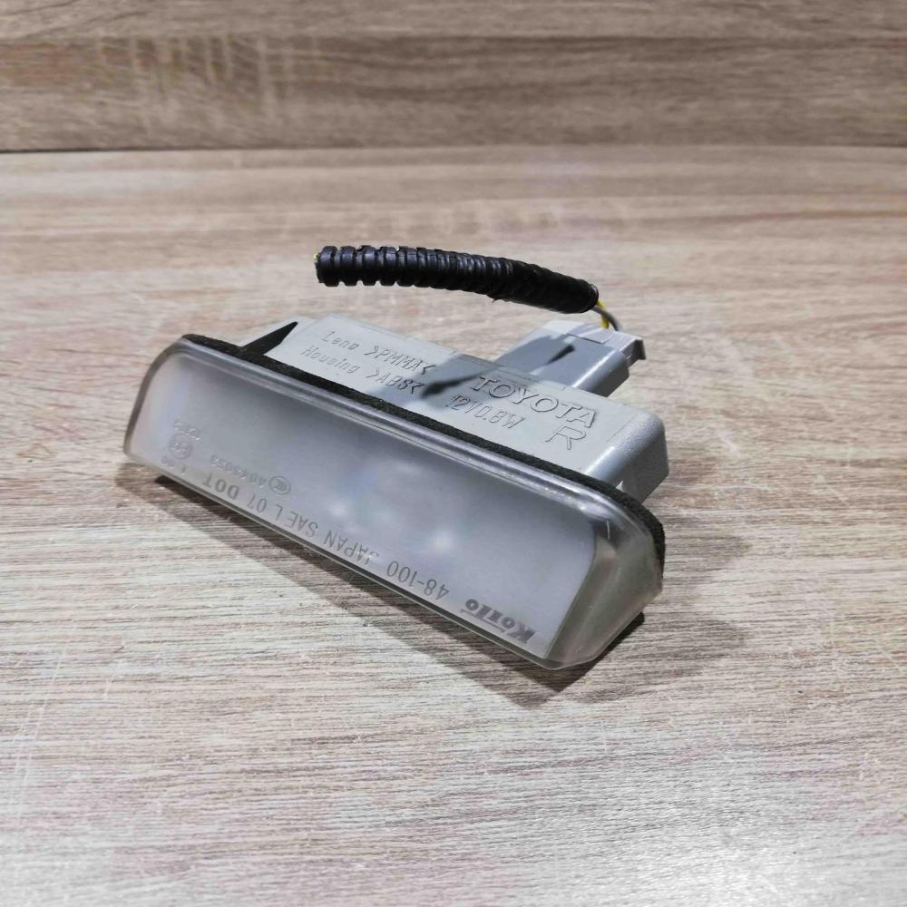 48 100 l07dot Koito Number plate light Toyota Avensis T250