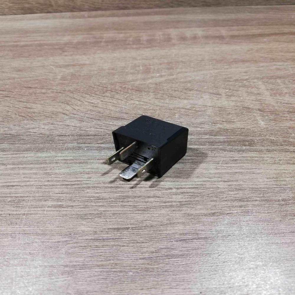 8k0951253   Other relay Audi A6 S6 C6 4F