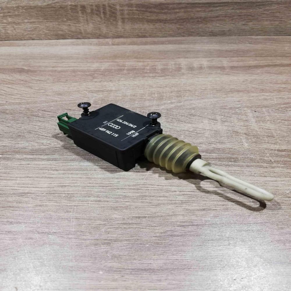 4b9962115   Central locking motor Audi A6 S6 C5 4B