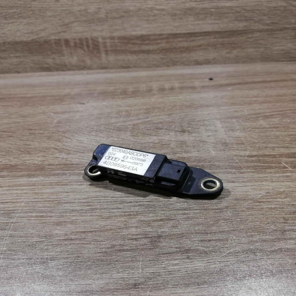 4b0959643a 020698  Airbag deployment crash/impact sensor Audi A6 S6 C5 4B