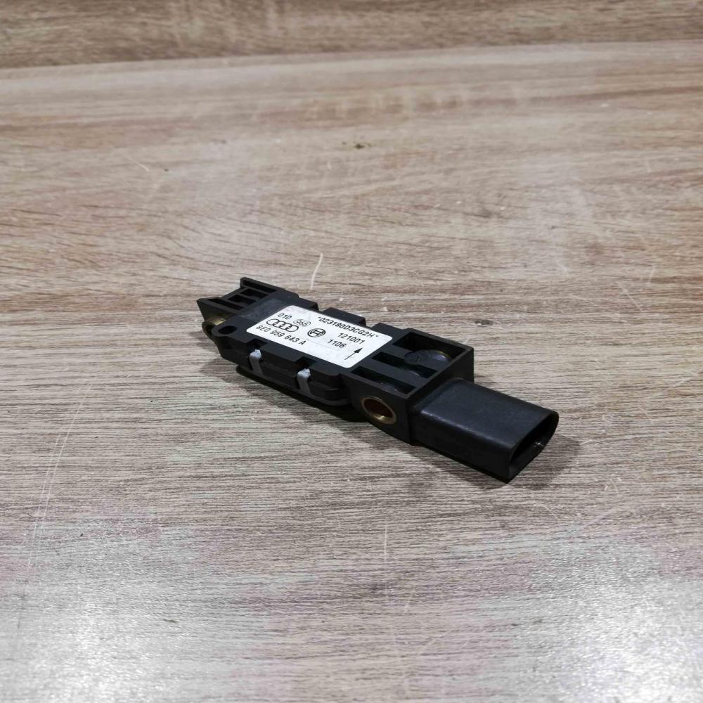 8e0959643a   Airbag deployment crash/impact sensor Audi A6 S6 C6 4F