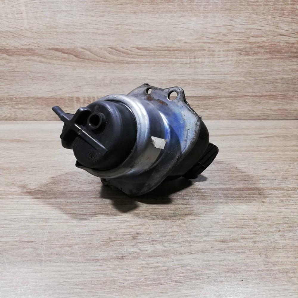 4.0d E70 engine mount   Engine mount bracket BMW X5 E70
