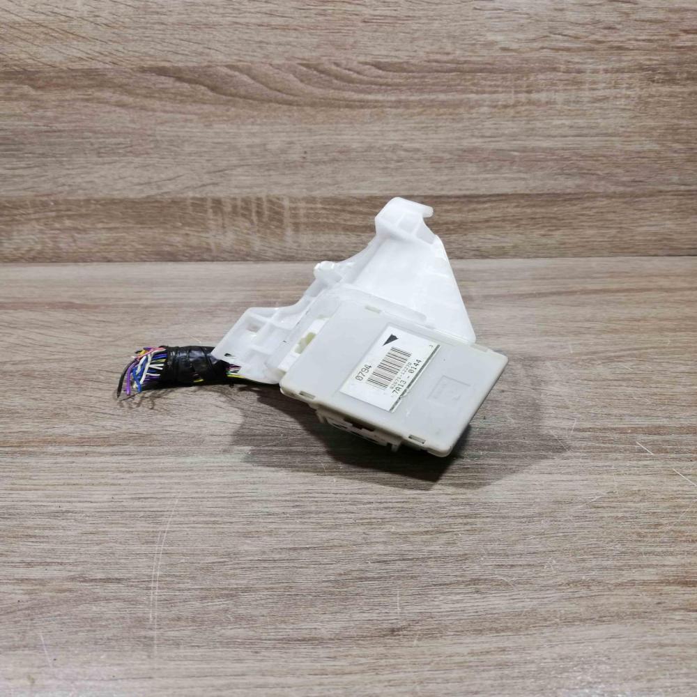 82671 12270 7a13 0144  Other relay Toyota Corolla Verso AR10