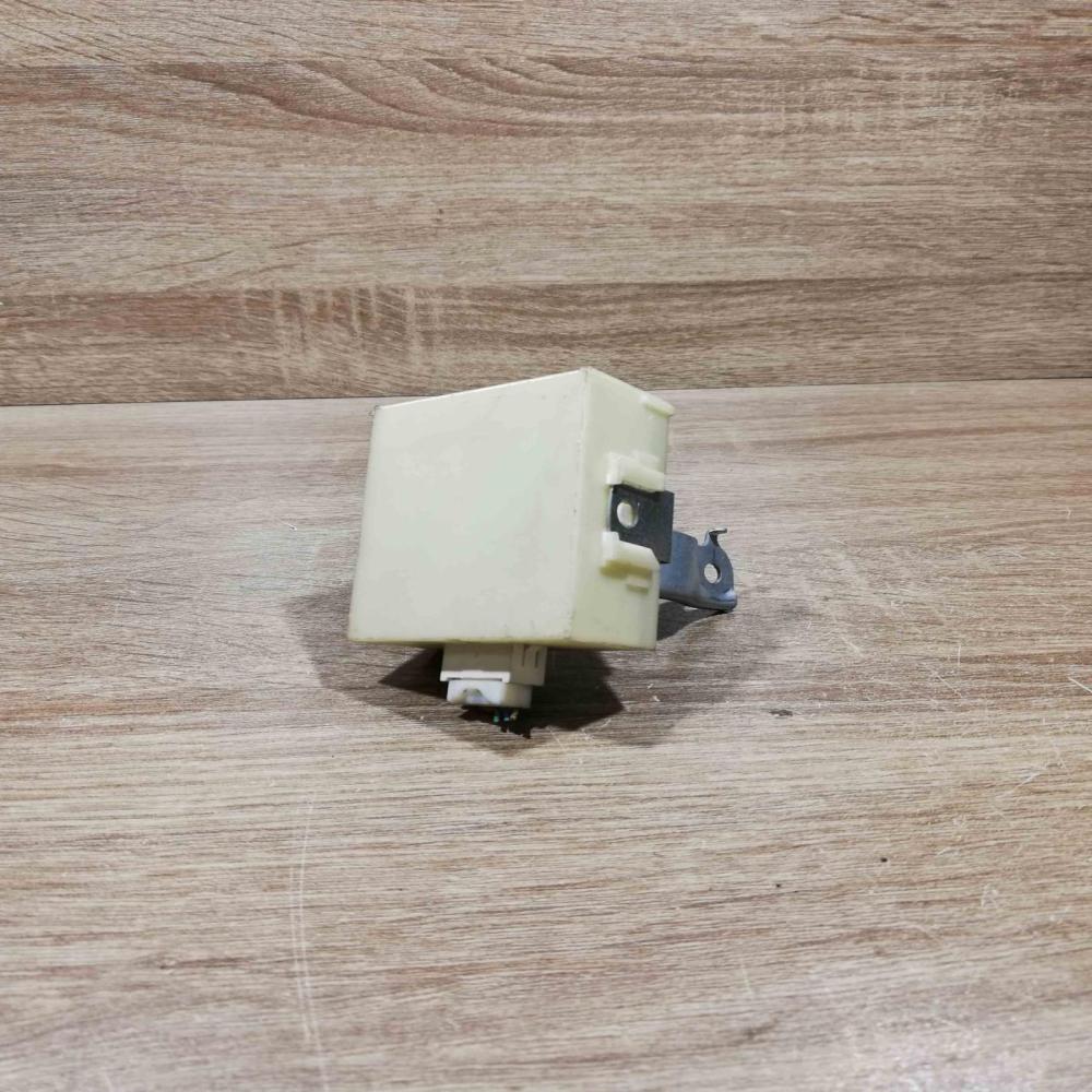89741 05050 73667112  Door central lock control unit/module Toyota Corolla Verso