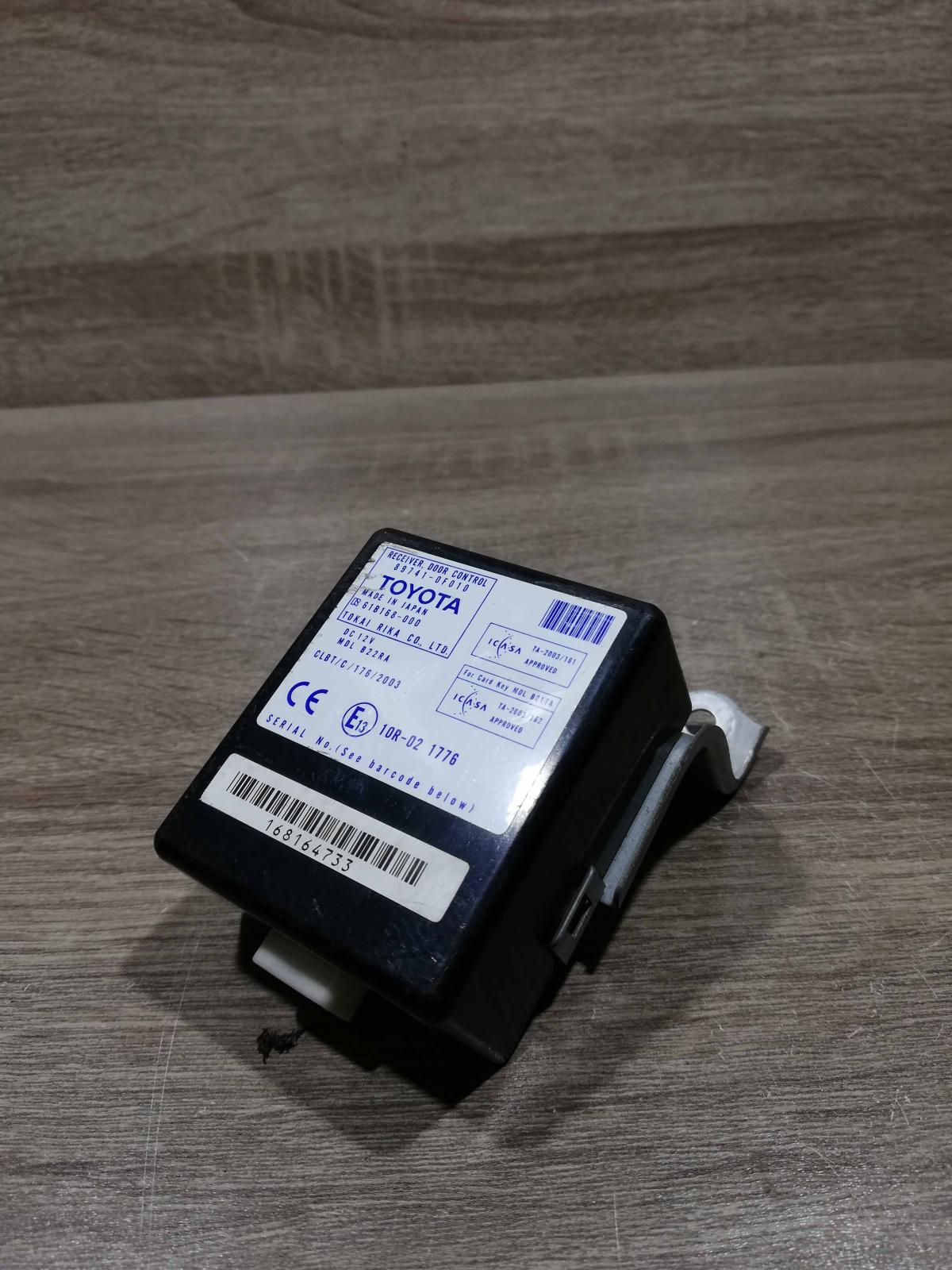 89741 0f010 61168 000  Door control unit/module Toyota Corolla Verso AR10