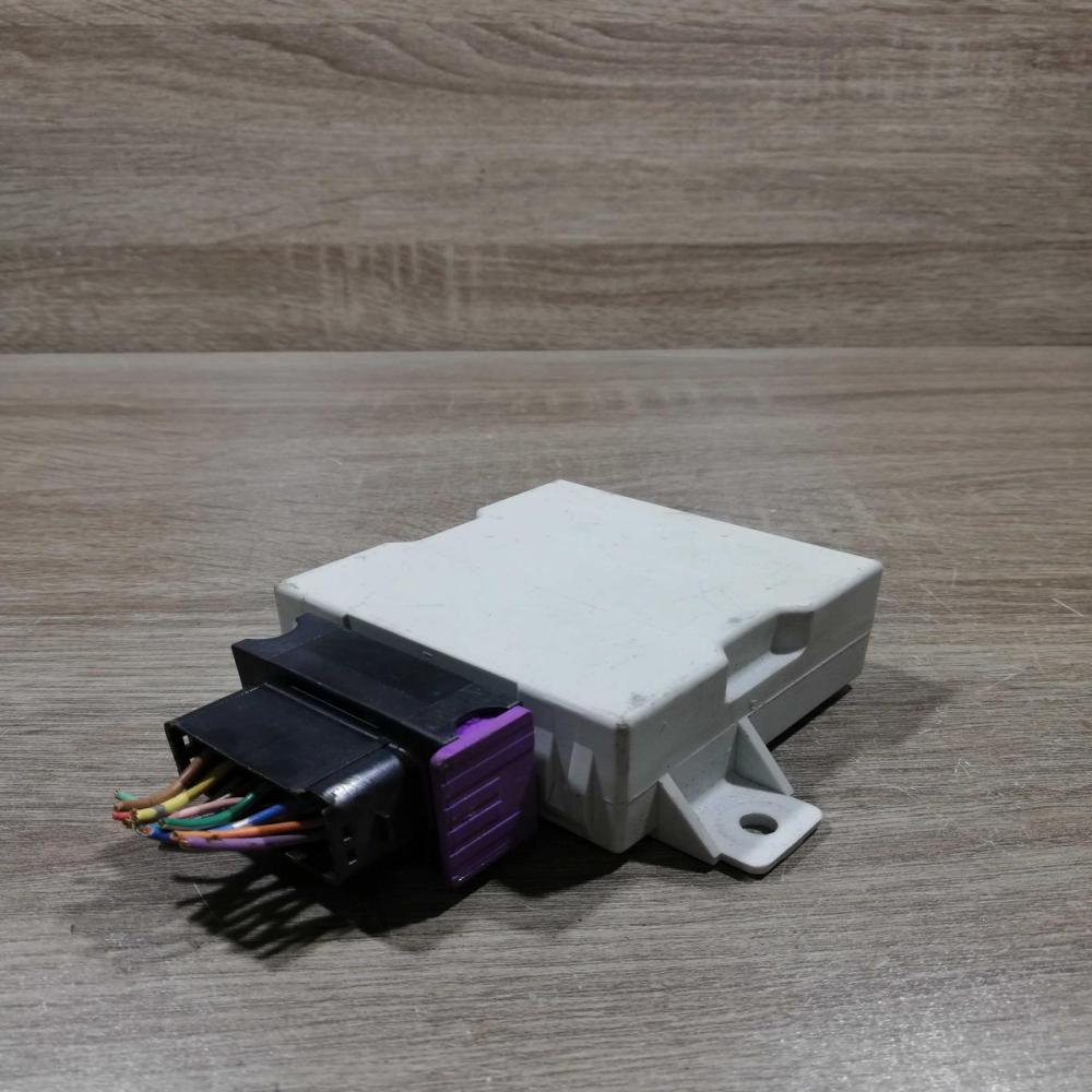 150 696   Window wiper relay Toyota Avensis T250