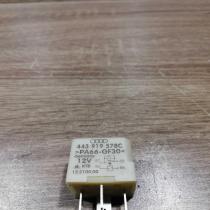 443919578c 15210000  Other relay Volkswagen PASSAT B5