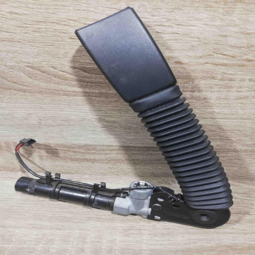 609441000e 615796400e 29042010 Front seatbelt buckle BMW 5 F10 F11