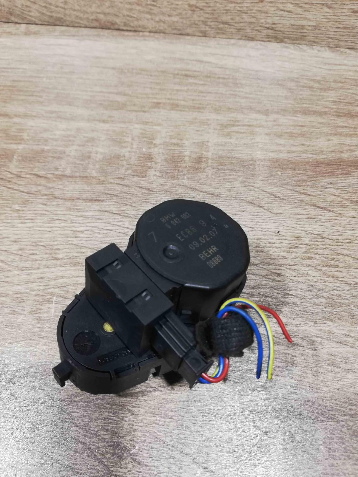 6942993 d8689  Air flap motor/actuator BMW 5 E60 E61