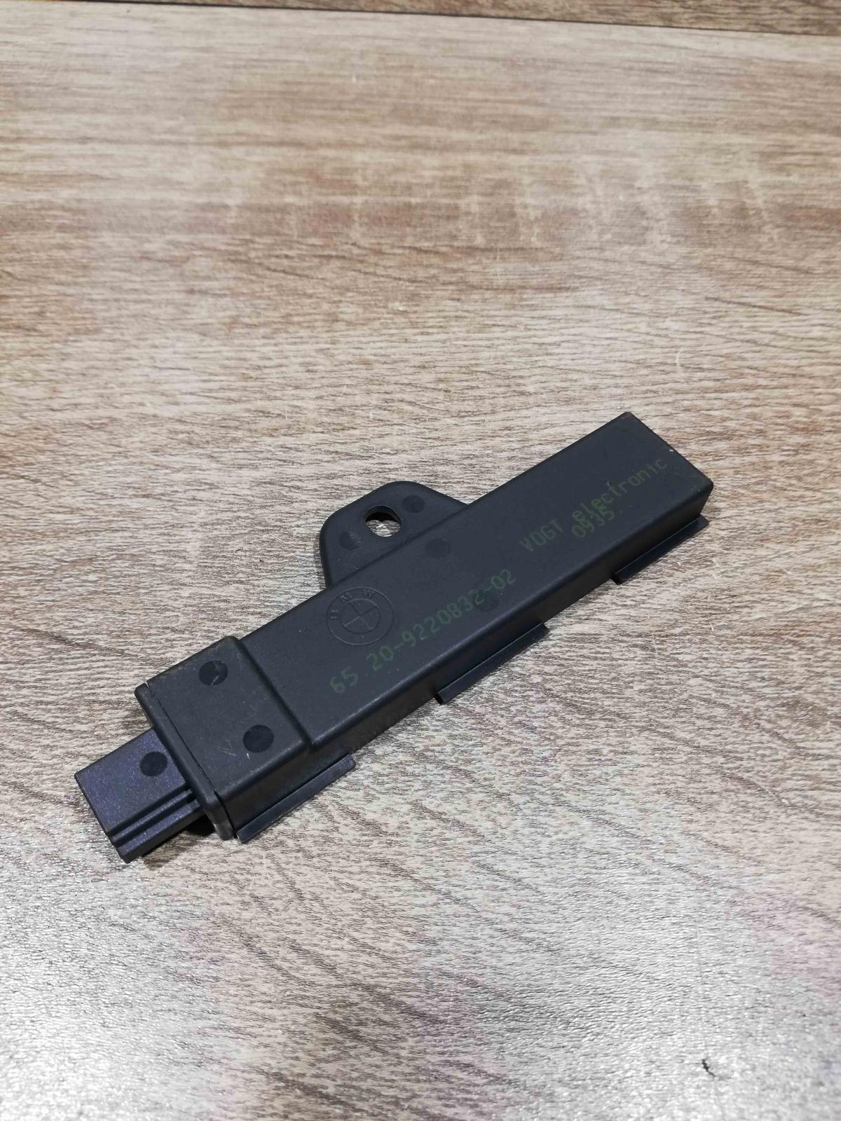 9220832 02 6520 9220832  Keyless system antenna BMW X5 F15