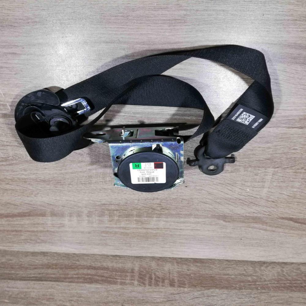 610126200d 141016  Front seatbelt BMW 5 F10 F11