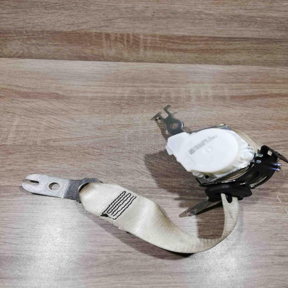 33061255 2 130608 212901  Rear seatbelt BMW 5 E60 E61
