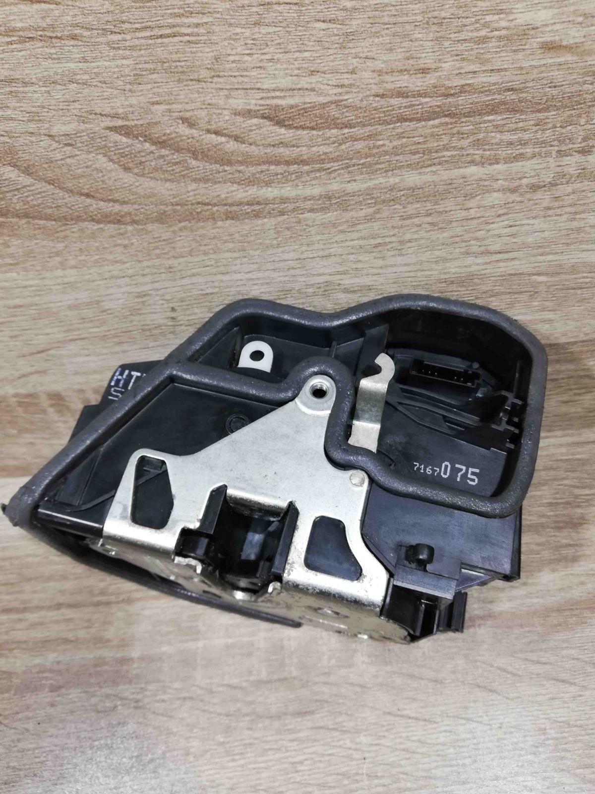 7167075   Rear door lock BMW X3 E83