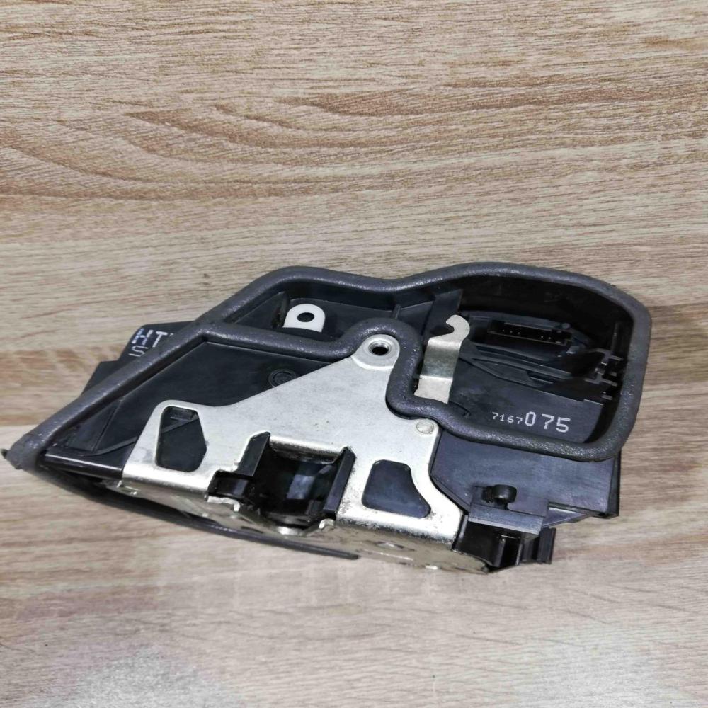 7167075   Rear door lock BMW X3 E83