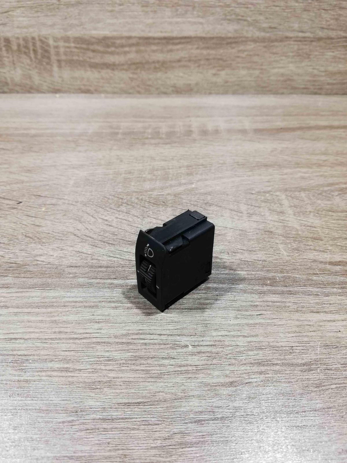 8360843 21314000 6131 8360843 Headlight level height control switch BMW 7 E38