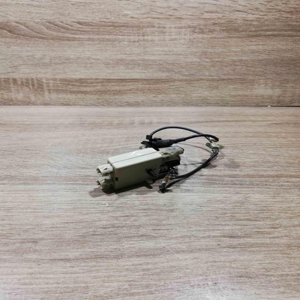 9118261 213675 10  Aerial antenna amplifier BMW 7 F01 F02 F03 F04