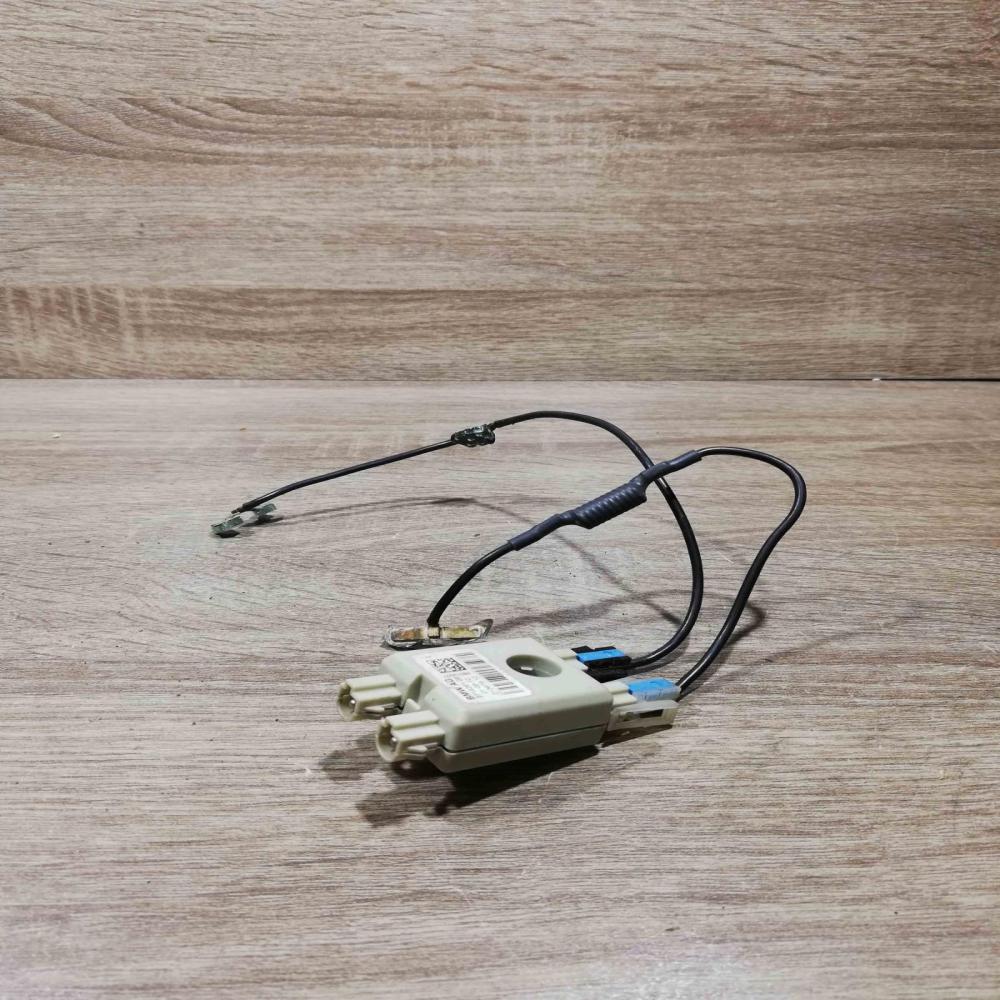 9118261 213675 28213327 Aerial antenna amplifier BMW 7 F01 F02 F03 F04