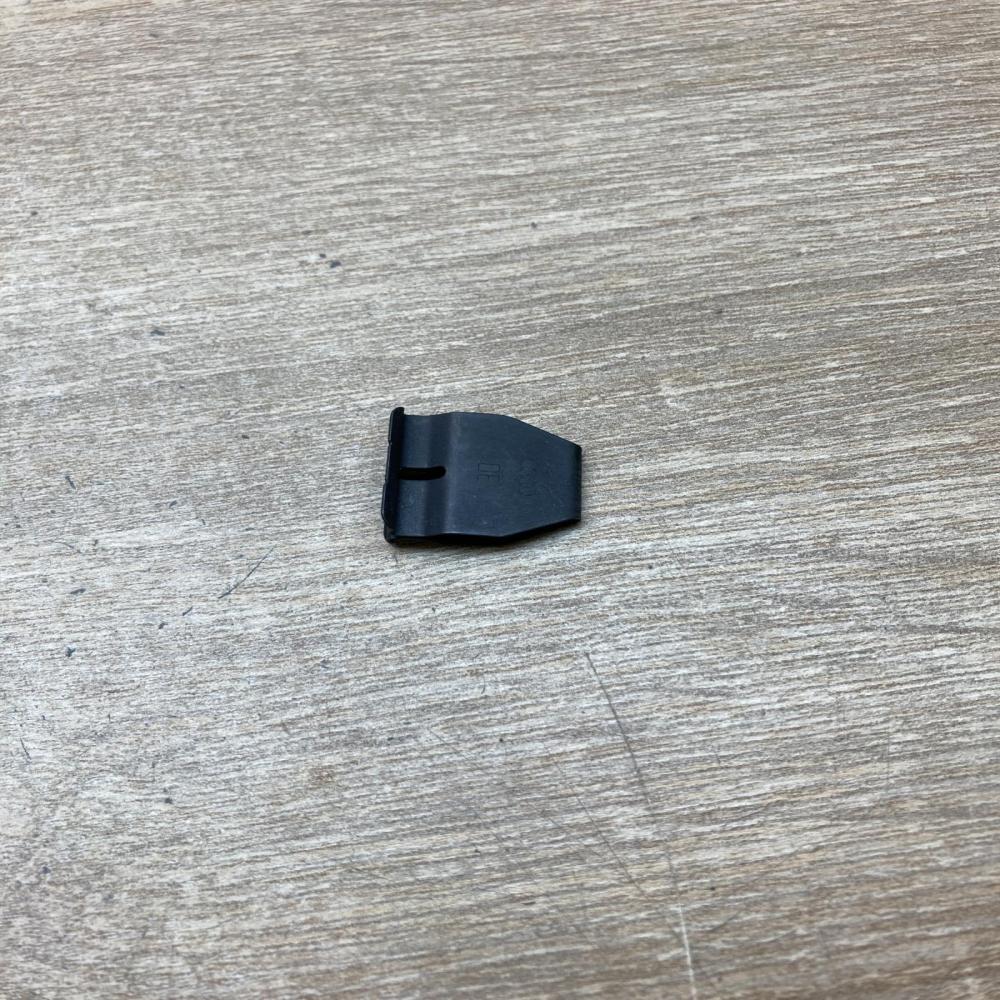8T0867276  Rubber seal bracket clip Other body part Audi A5 8T 8F